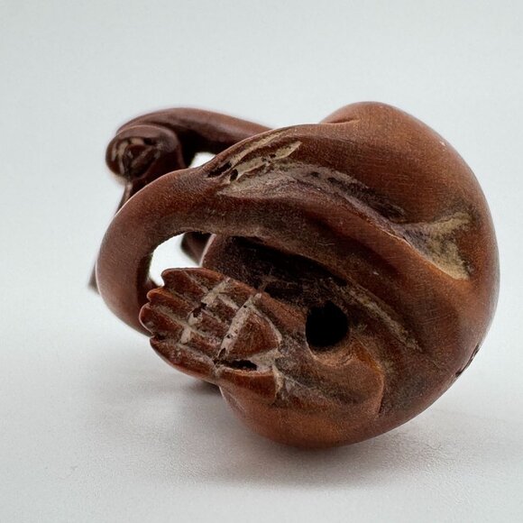 Ojime Bead Netsuke Hand-Carved Wooden Mouse Reading a Book Signed Figurine - Picture 7 of 9